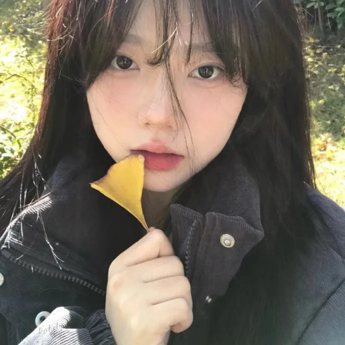 色肉毒蝎女
